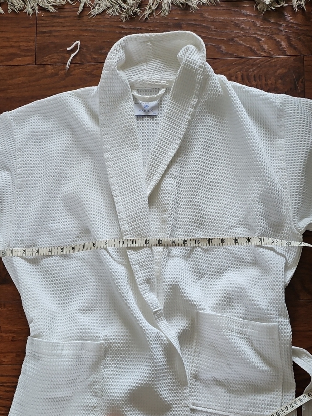 Matouk Waffle Robe White Size Medium/ Large - Picture 10 of 11